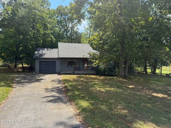 704 Ike Ln, Knoxville, TN 37918