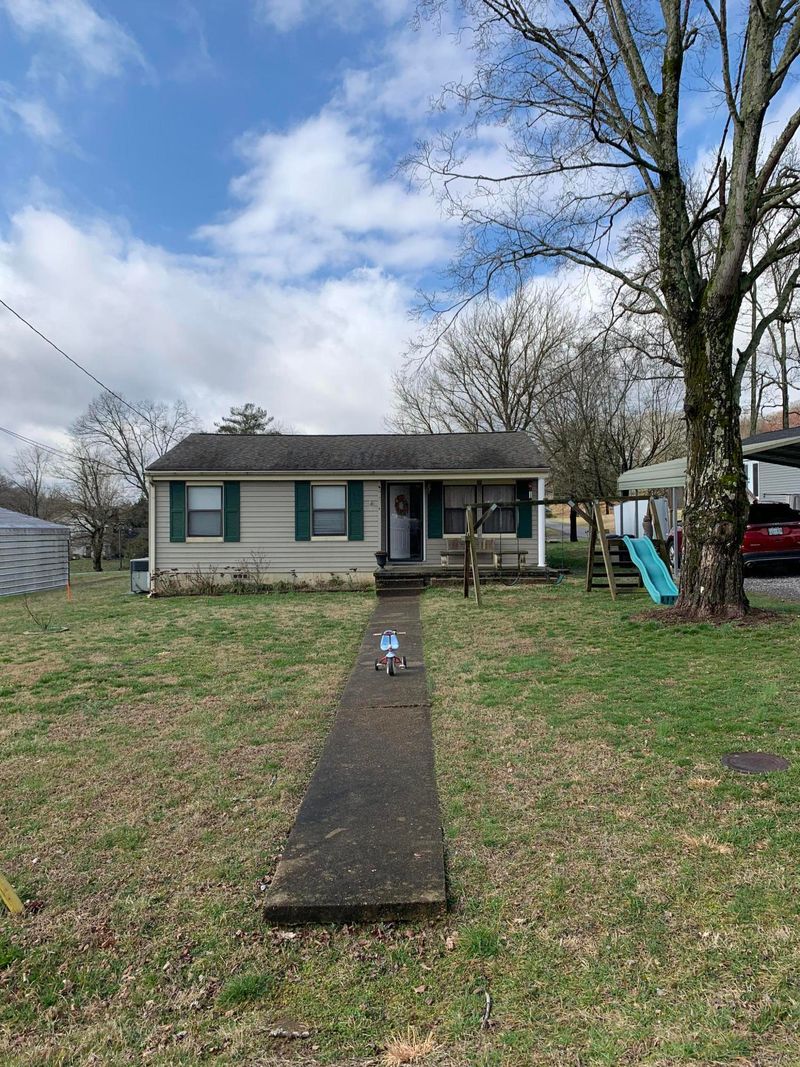 704 Lantana Ln, Clinton, TN 37716