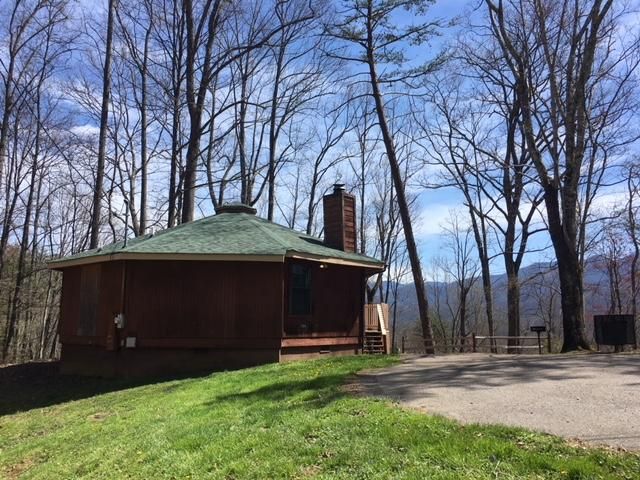 704 Maples Ct, Gatlinburg, TN 37738