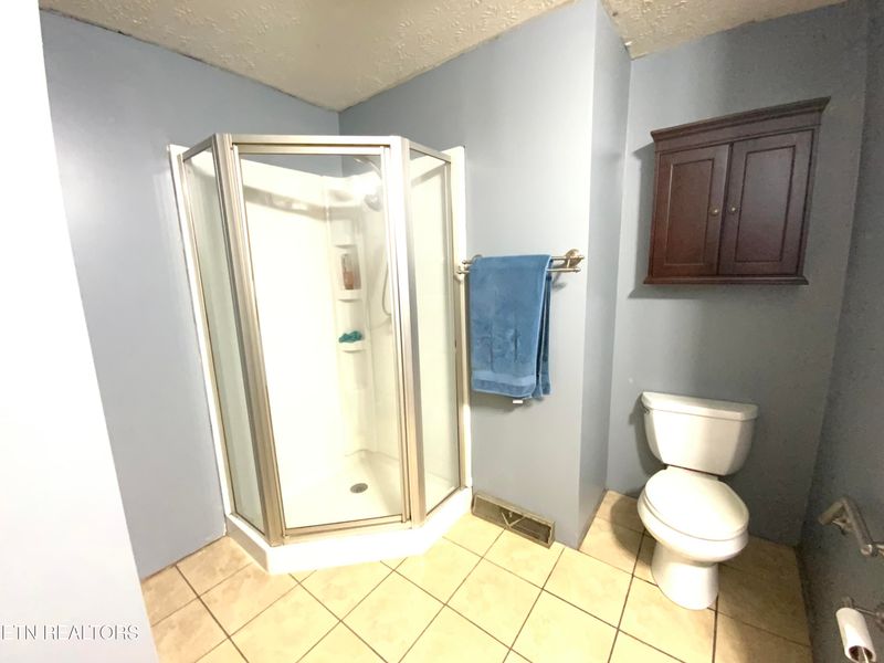 704 Montvue Ave, Kingston, TN 37763