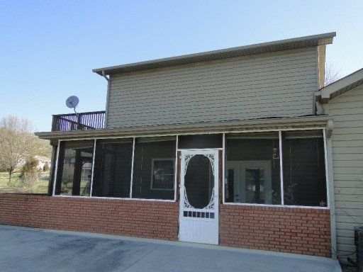 704 Reynolds Ave, Clinton, TN 37716