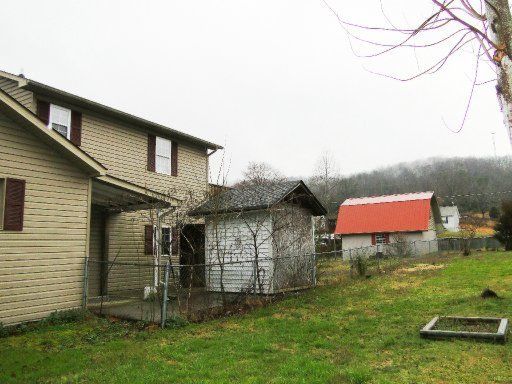 704 Reynolds Ave, Clinton, TN 37716