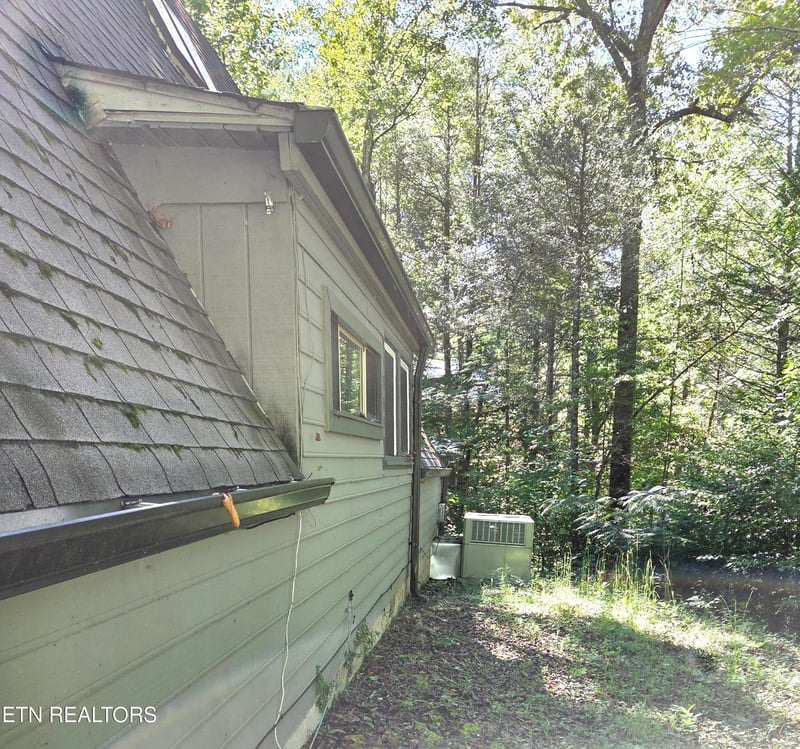 704 SE Selma Ln, Gatlinburg, TN 37738