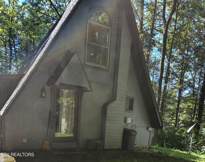 704 SE Selma Ln, Gatlinburg, TN 37738