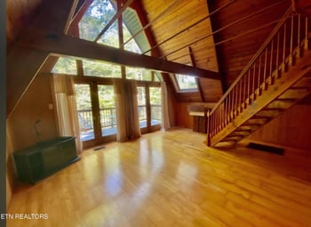 704 SE Selma Ln, Gatlinburg, TN 37738