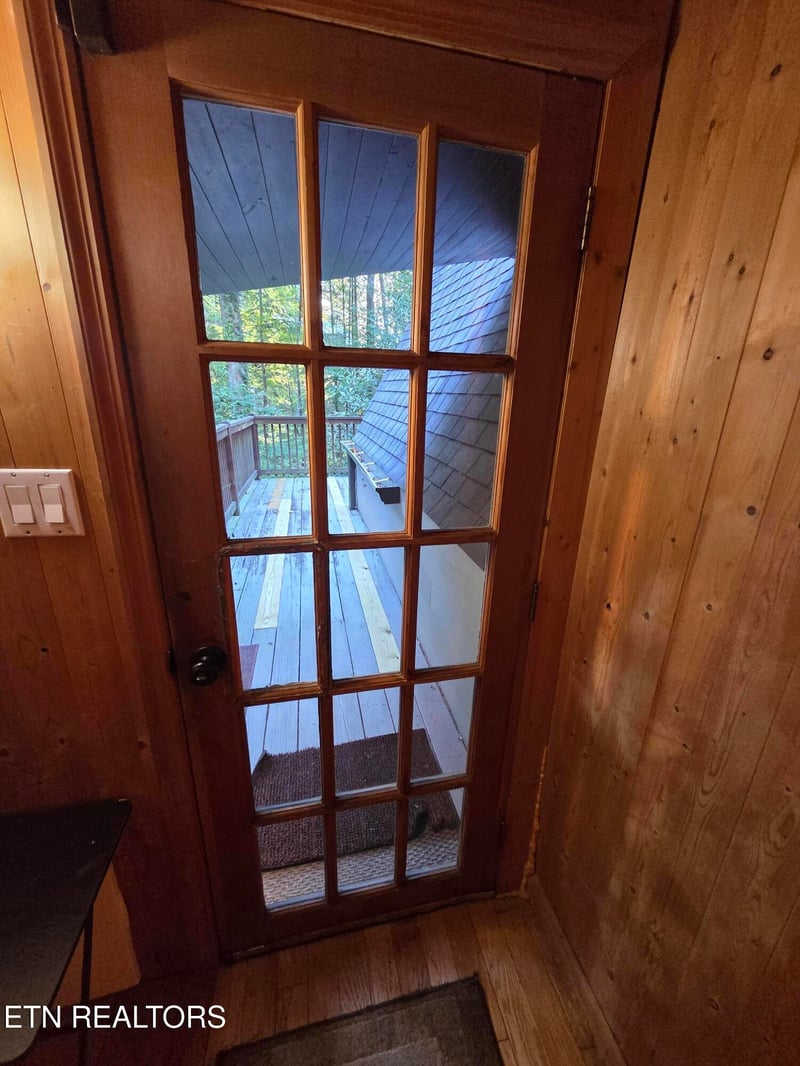 704 Selma Ln, Gatlinburg, TN 37738