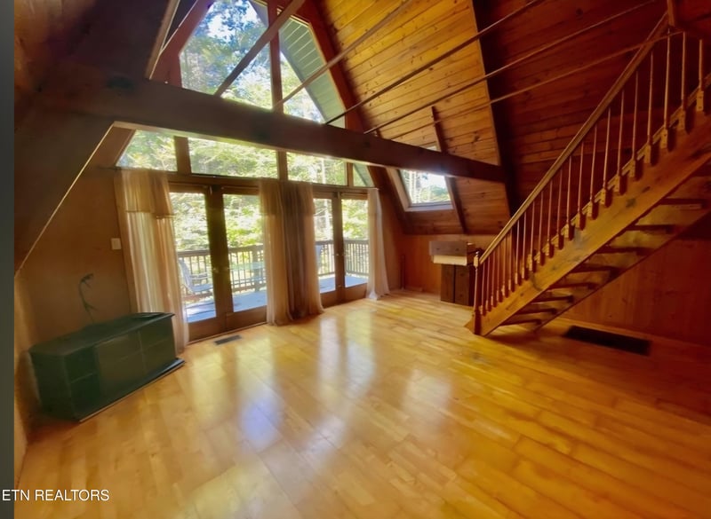 704 Selma Ln, Gatlinburg, TN 37738