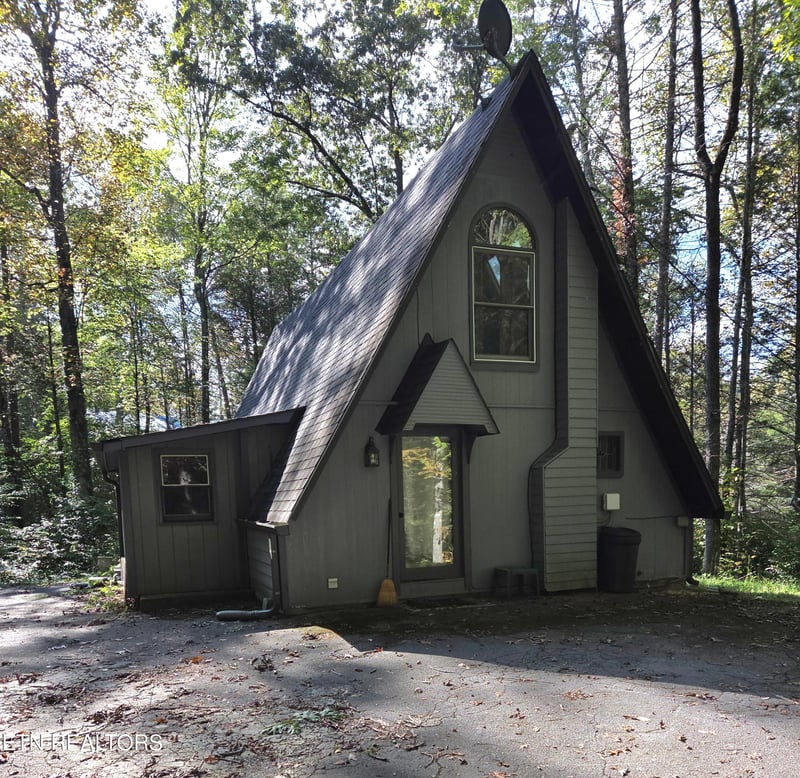 704 Selma Ln, Gatlinburg, TN 37738