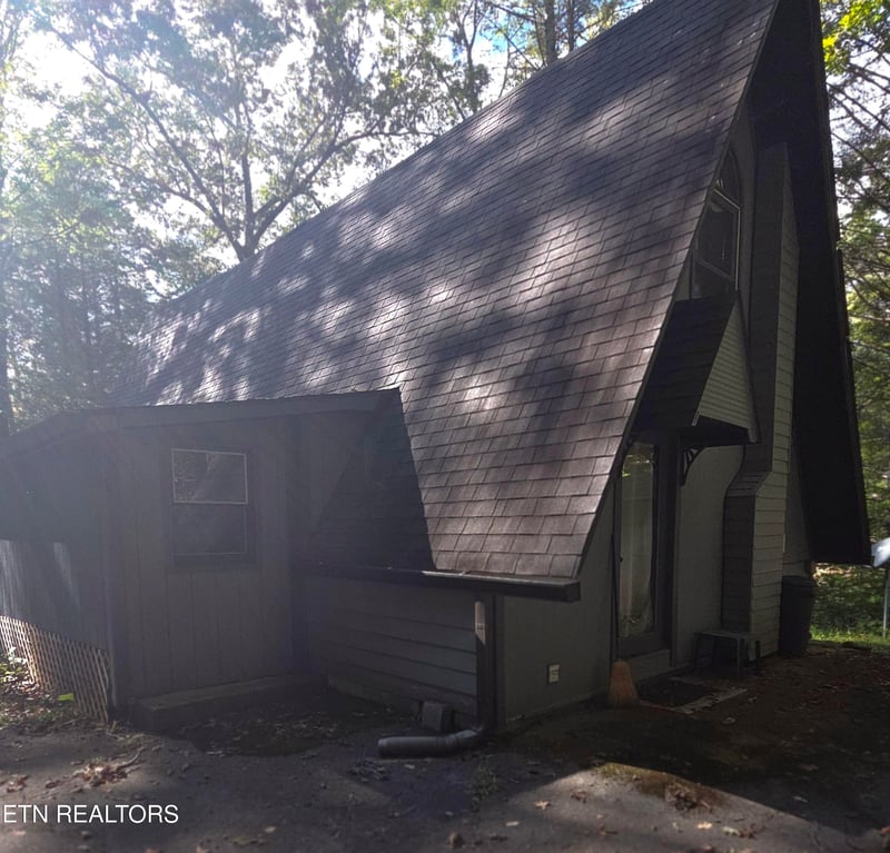 704 Selma Ln, Gatlinburg, TN 37738