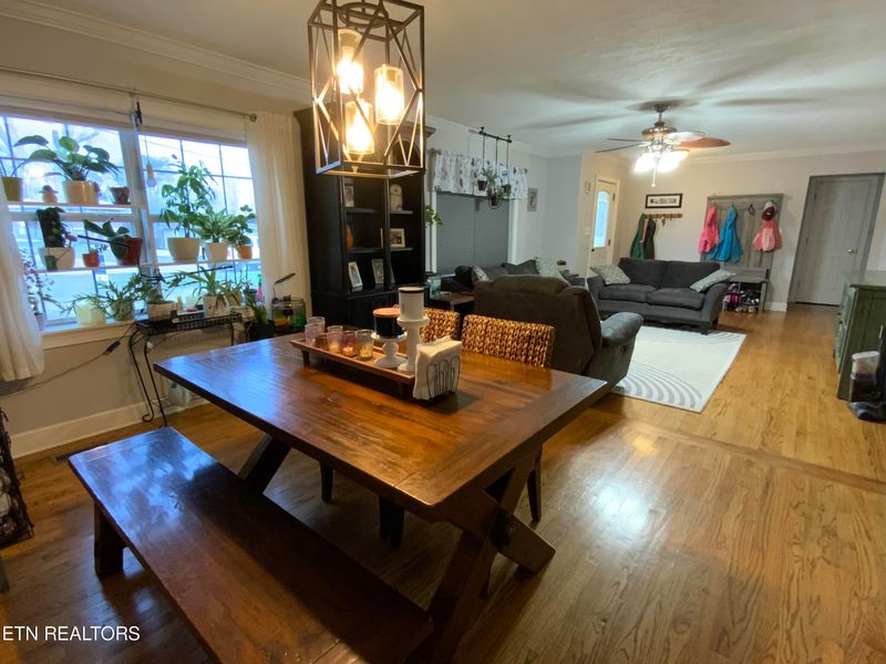 704 Sunset Dr, Kingston, TN 37763