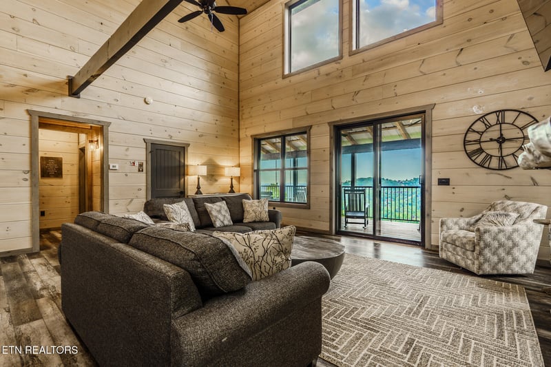 704 Topside Rd, Gatlinburg, TN 37738