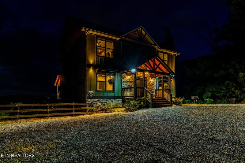 704 Topside Rd, Gatlinburg, TN 37738