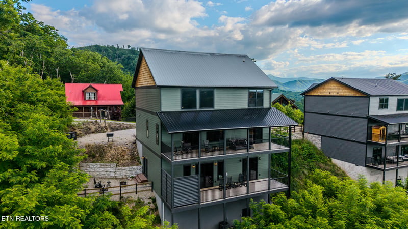 704 Topside Rd, Gatlinburg, TN 37738