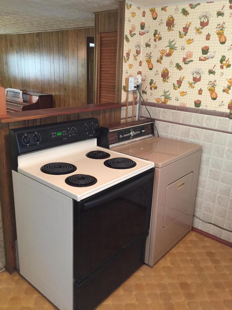 704 W Outer Dr, Oak Ridge, TN 37830