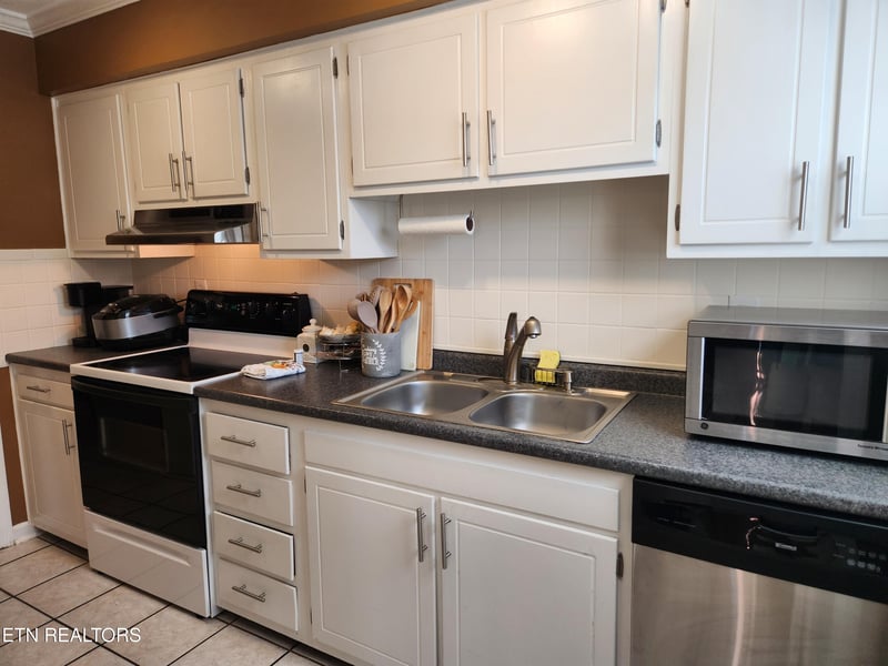 7041 Traditional Dr, Knoxville, TN 37909