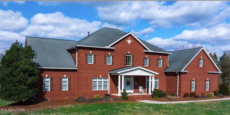 7042 Summer Oak Ln, Knoxville, TN 37918