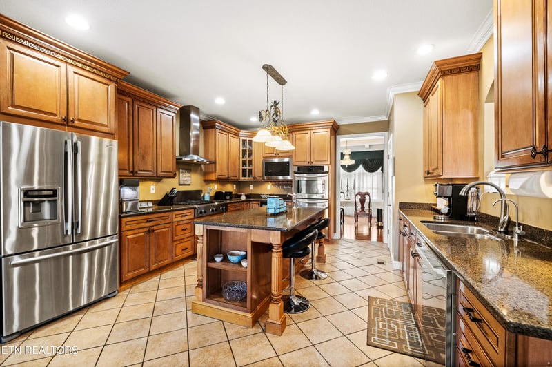 7042 Summer Oak Ln, Knoxville, TN 37918