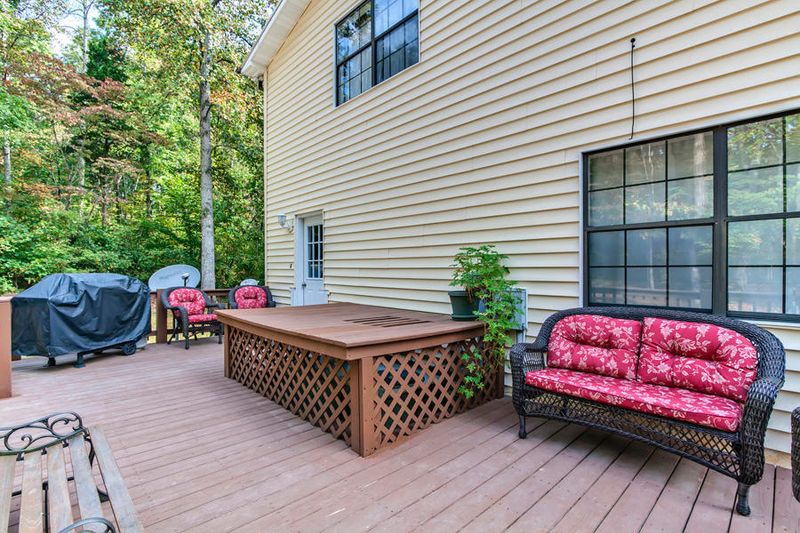 705 Babbs Rd, Lenoir City, TN 37771