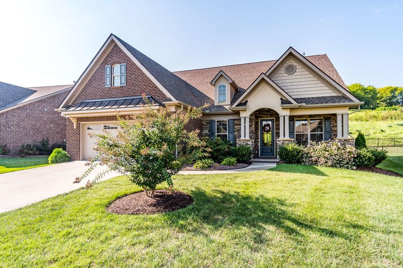 705 Briarstone Ln, Farragut, TN 37934