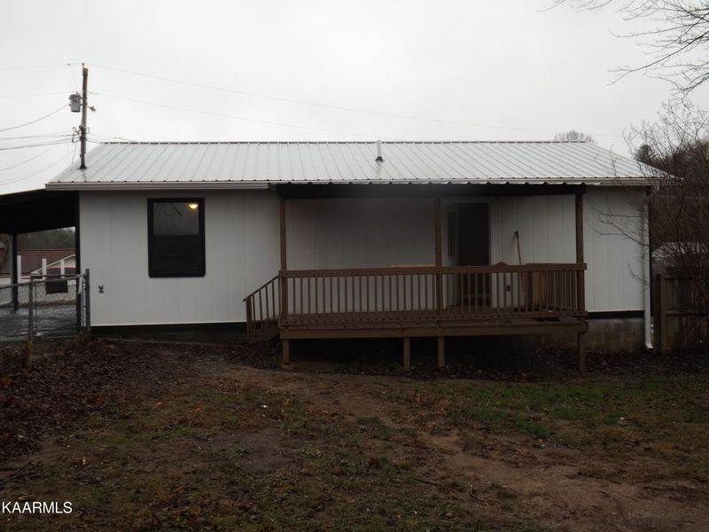 705 E Virginia Ave, Lafollette, TN 37766