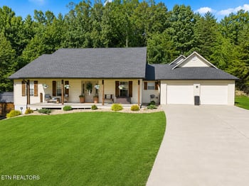 705 Grave Hill Rd, Oneida, TN 37841