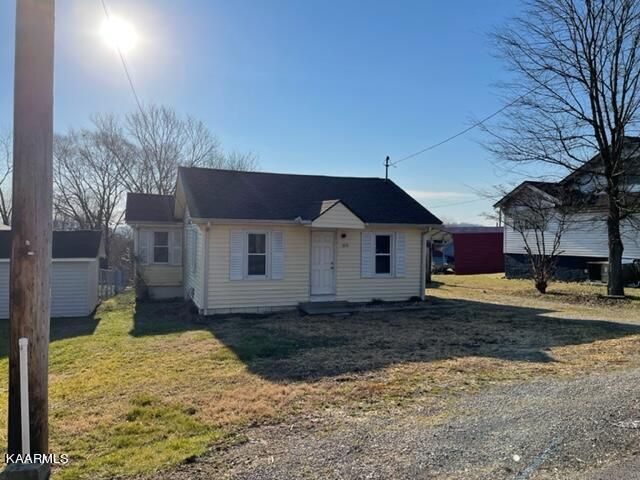 705 High St, Clinton, TN 37716