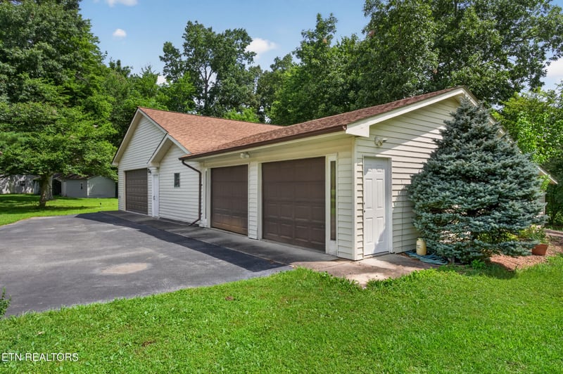 705 Highland Dr, Crossville, TN 38572
