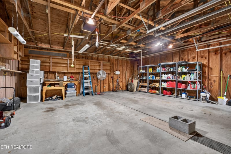 705 Highland Dr, Crossville, TN 38572