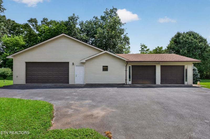 705 Highland Dr, Crossville, TN 38572