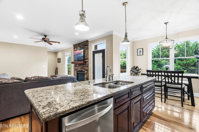 705 Huntcliff Ln, Knoxville, TN 37922
