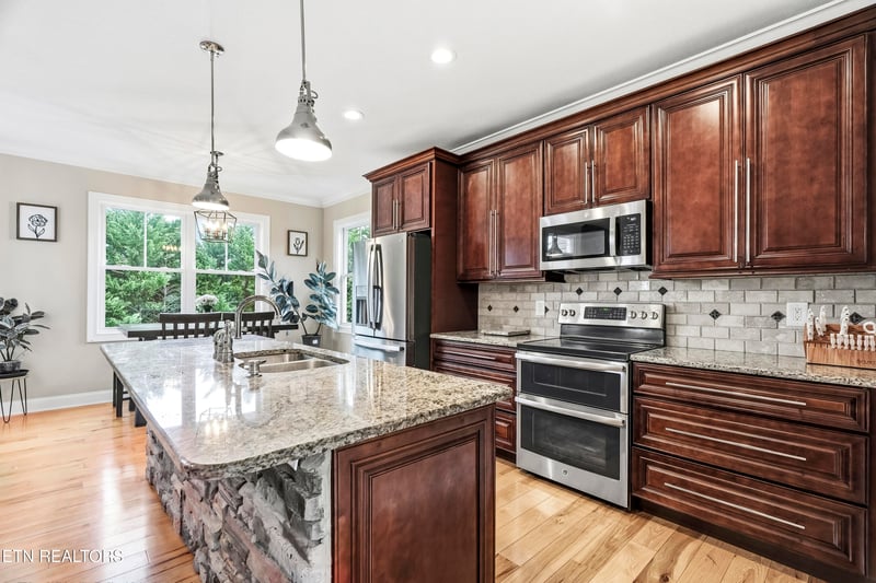 705 Huntcliff Ln, Knoxville, TN 37922