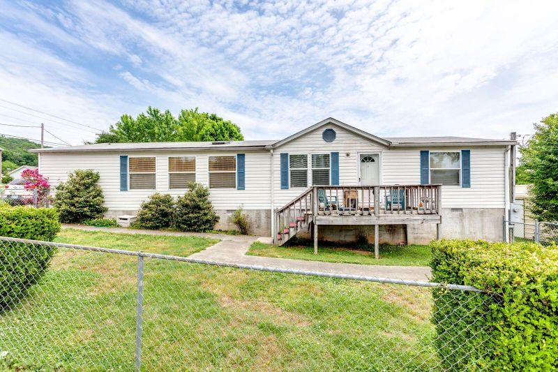 705 Lantana Ln, Clinton, TN 37716