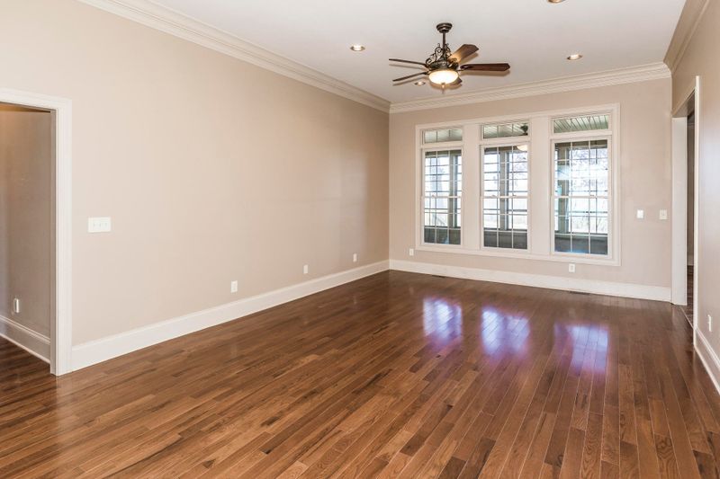 705 Oak Chase Blvd, Lenoir City, TN 37772
