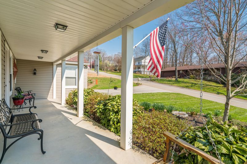 705 Pine Valley Rd, Knoxville, TN 37923