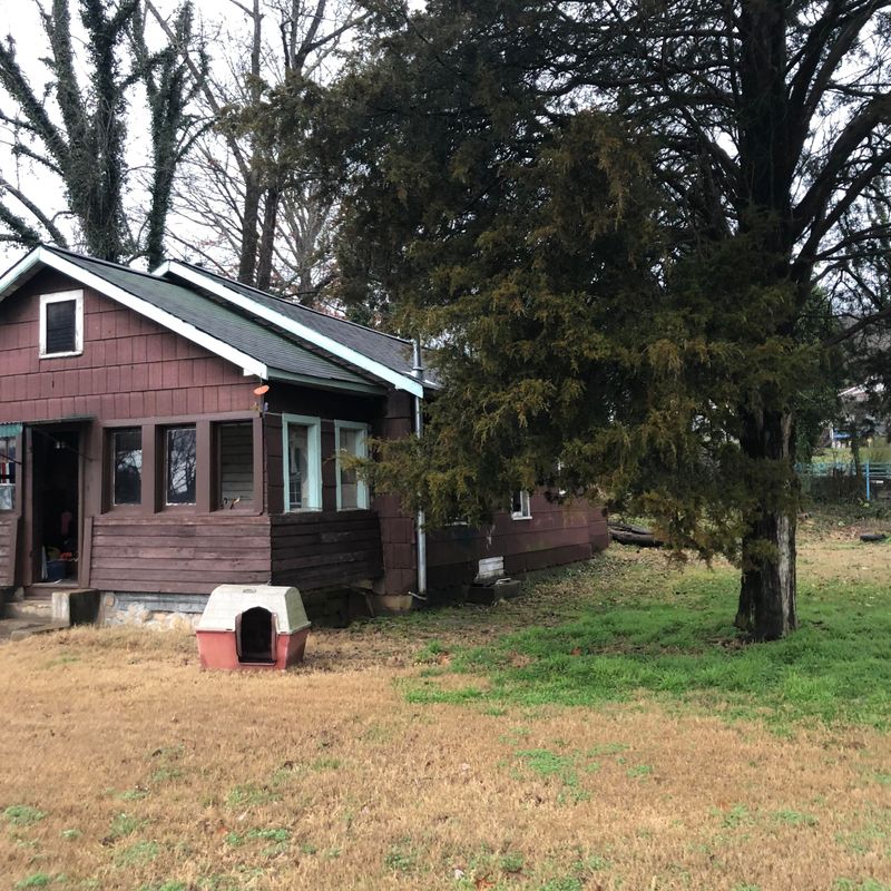 705 Siluria St, Harriman, TN 37748