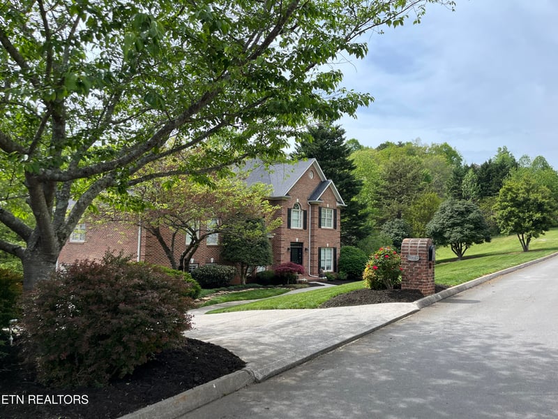 705 Valley Hill Ln, Knoxville, TN 37922