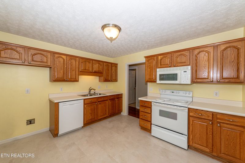 7055 Westerly Winds Rd, Knoxville, TN 37931