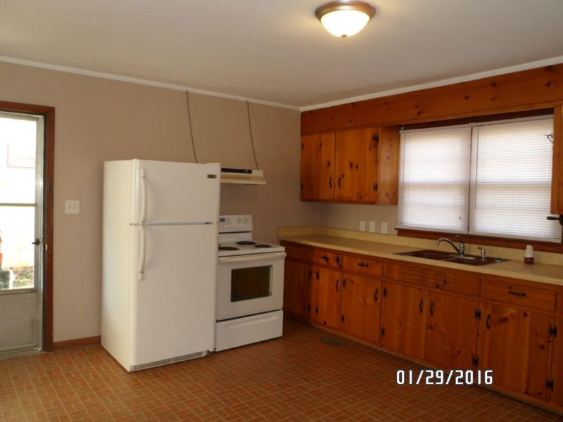 706 Bryant St, Etowah, TN 37331