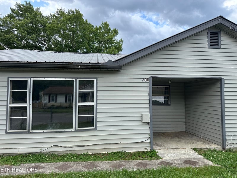 706 E Beech St, Lafollette, TN 37766