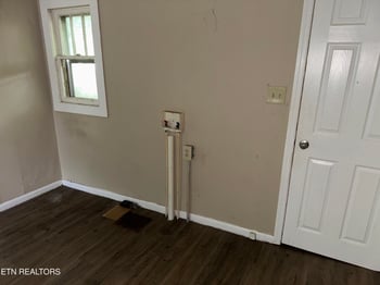 706 E Beech St, Lafollette, TN 37766