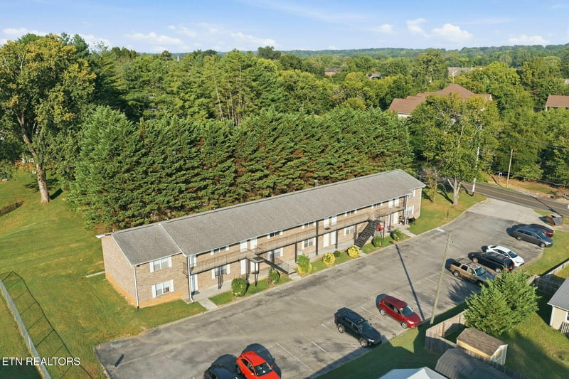 706 E Inskip Dr, Knoxville, TN 37912