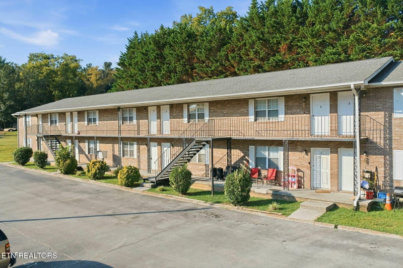 706 E Inskip Dr, Knoxville, TN 37912