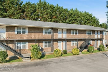 706 E Inskip Dr, Knoxville, TN 37912