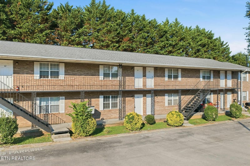 706 E Inskip Dr, Knoxville, TN 37912