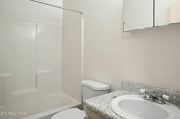 706 E Inskip Dr, Knoxville, TN 37912