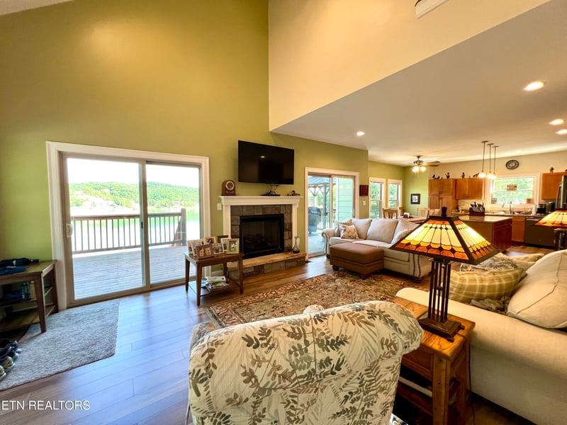706 Fairgarden Cir, Sevierville, TN 37876