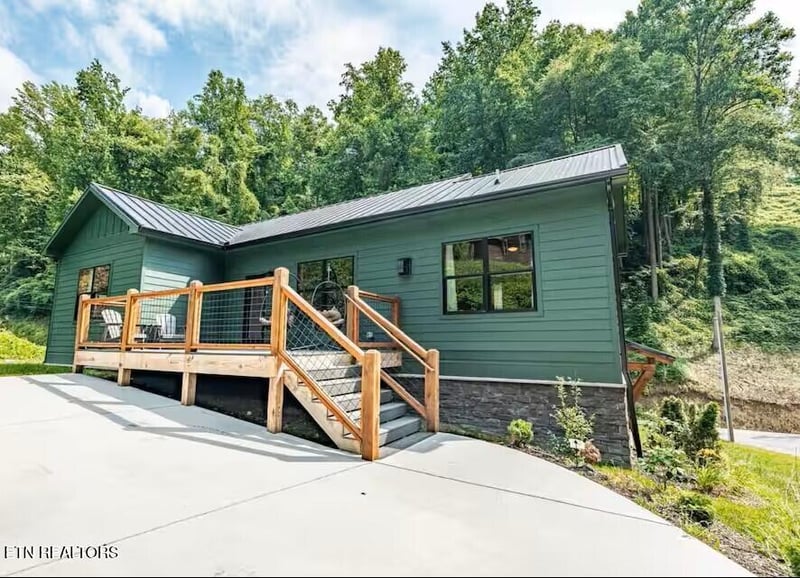 706 Kelly St, Gatlinburg, TN 37738