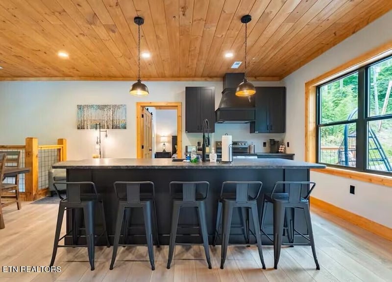 706 Kelly St, Gatlinburg, TN 37738