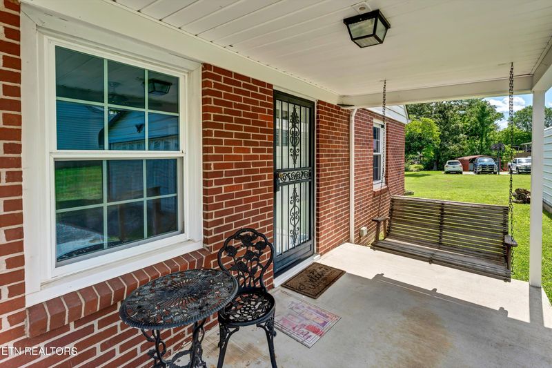 706 Lantana Ln, Clinton, TN 37716
