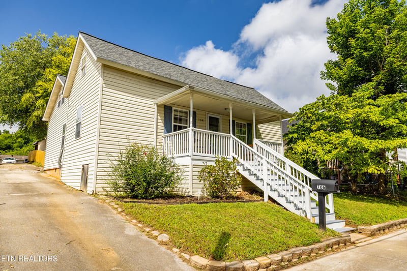 706 N C St, Lenoir City, TN 37771